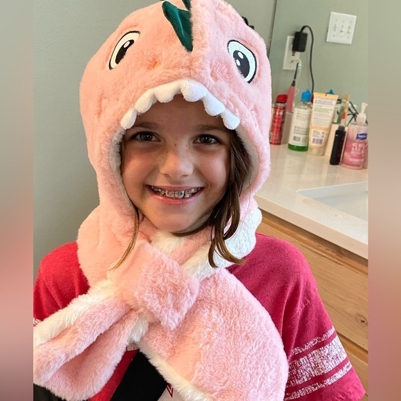 Super Soft Cozy Green Dinosaur Hat and Scarf Combo for Kids! - Picture 2 of 11